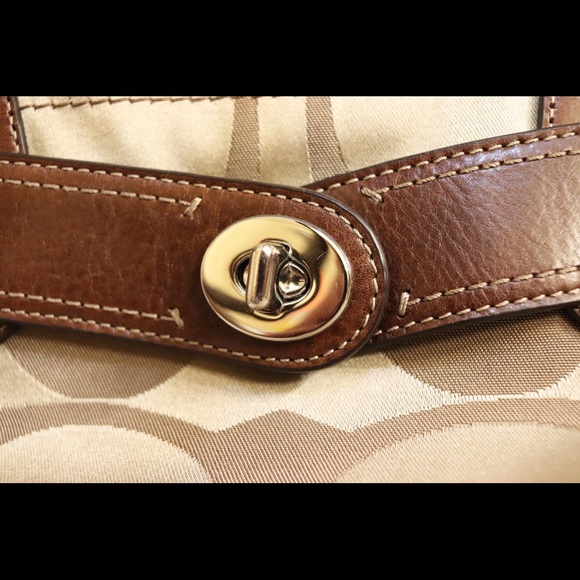 COACH Shoulder Satchel - Picture 4 of 8